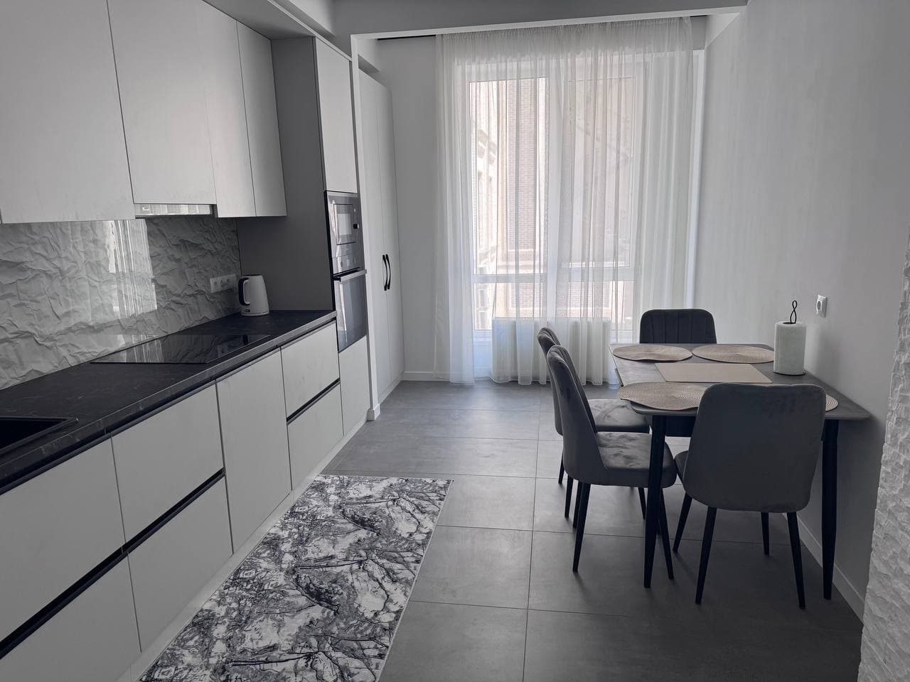 Современная кухня в квартире RentPlace